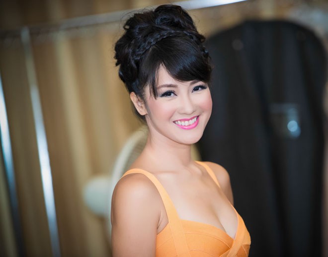 Hồng Nhung khoe vòng một sexy bất chấp tuổi tác - ảnh 9